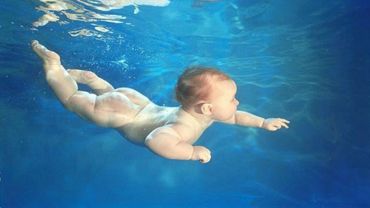 обучение плаванию грудничка