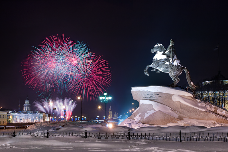 Как проводится новогоднее украшение Петербурга