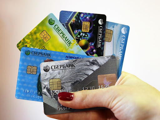 Россияне отказываются от пластиковых банковских карт